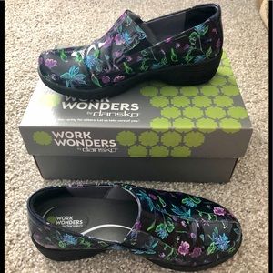 📫 SOLD! Dansko Work Wonders Nursing Clogs